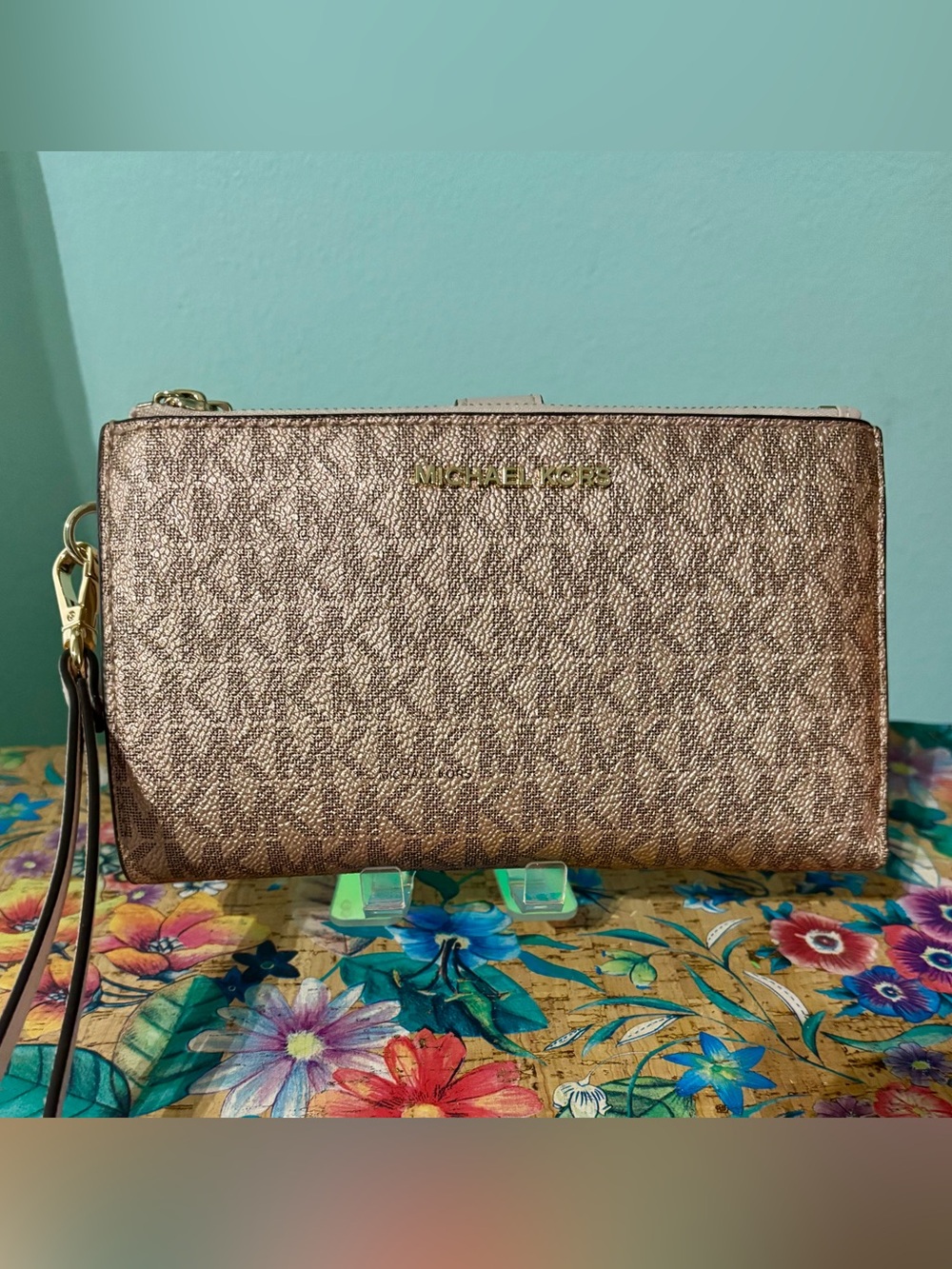Michael Kors Rose Gold Jet Set smartphone Metallic Wristlet